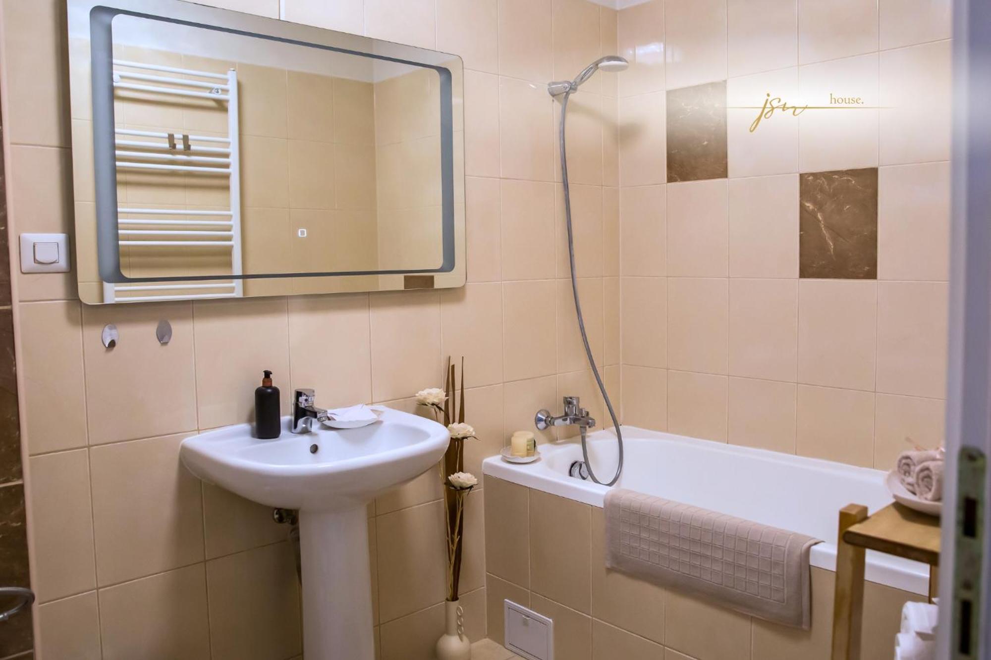 Jsn House - Private Parking & Premium Services Bukarest Exteriör bild